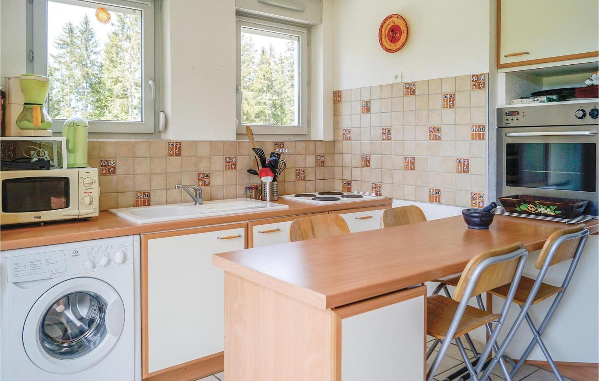 Cozy Apartment In Premanon With Kitchenette Экстерьер фото